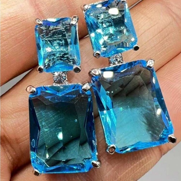 Elegant Blue Natural Crystal Earrings - Picture 5 of 5